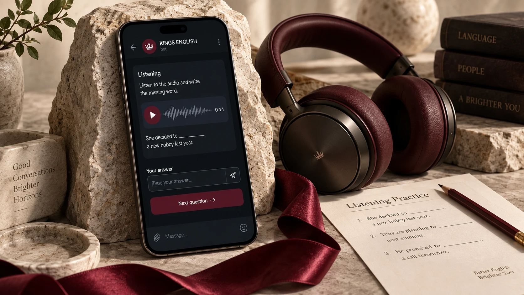 Постановочная визуализация KINGS ENGLISH: телефон с аудиозаданием, наушники и лист упражнения